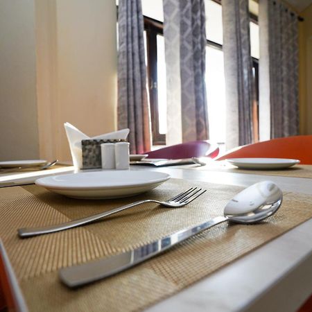 Hotel Neeraj Bhawan Rishīkesh Buitenkant foto