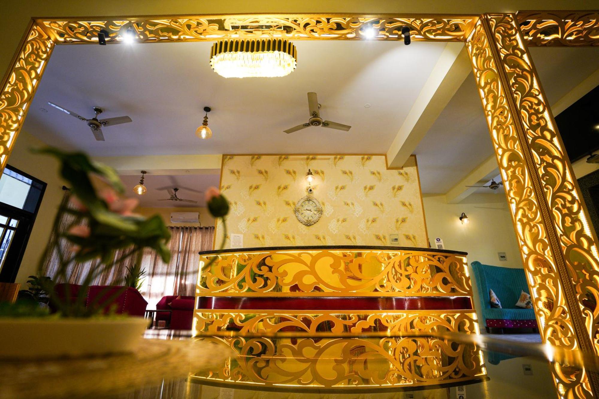 Hotel Neeraj Bhawan Rishīkesh Buitenkant foto