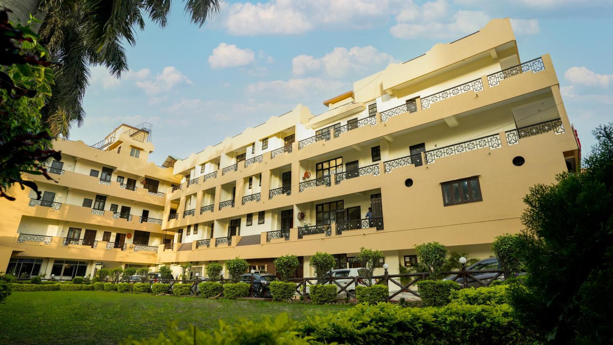 Hotel Neeraj Bhawan Rishīkesh Buitenkant foto