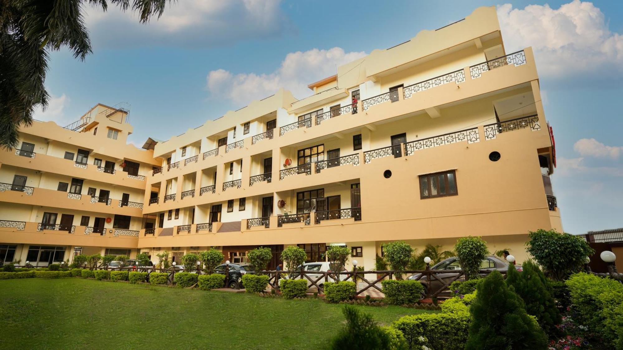 Hotel Neeraj Bhawan Rishīkesh Buitenkant foto