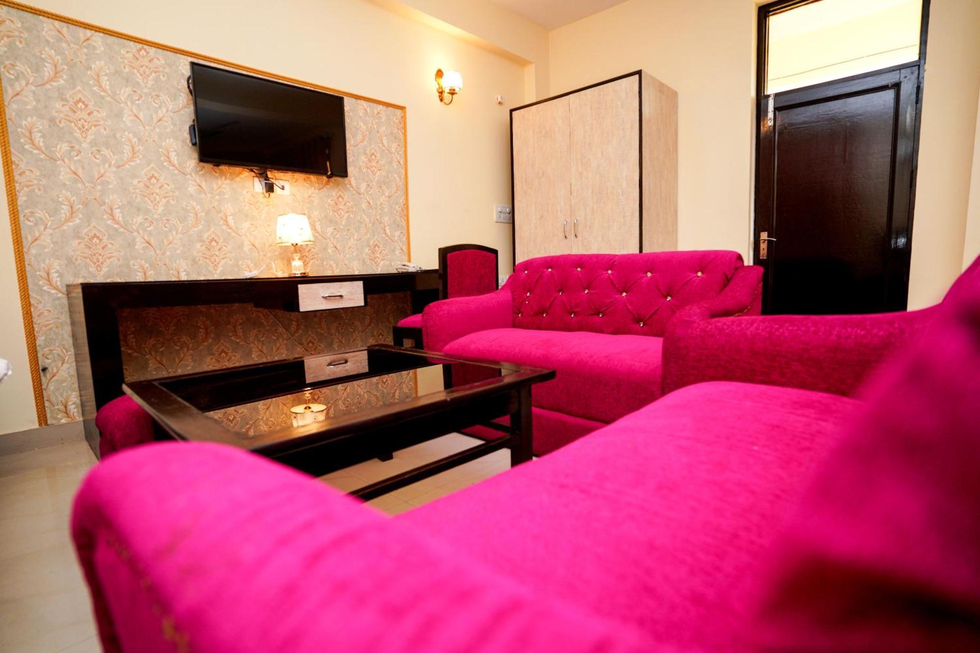 Hotel Neeraj Bhawan Rishīkesh Buitenkant foto
