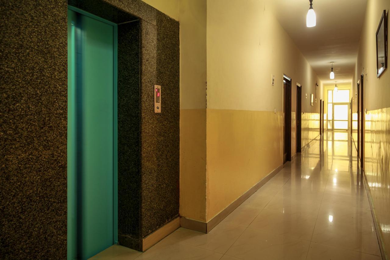Hotel Neeraj Bhawan Rishīkesh Buitenkant foto