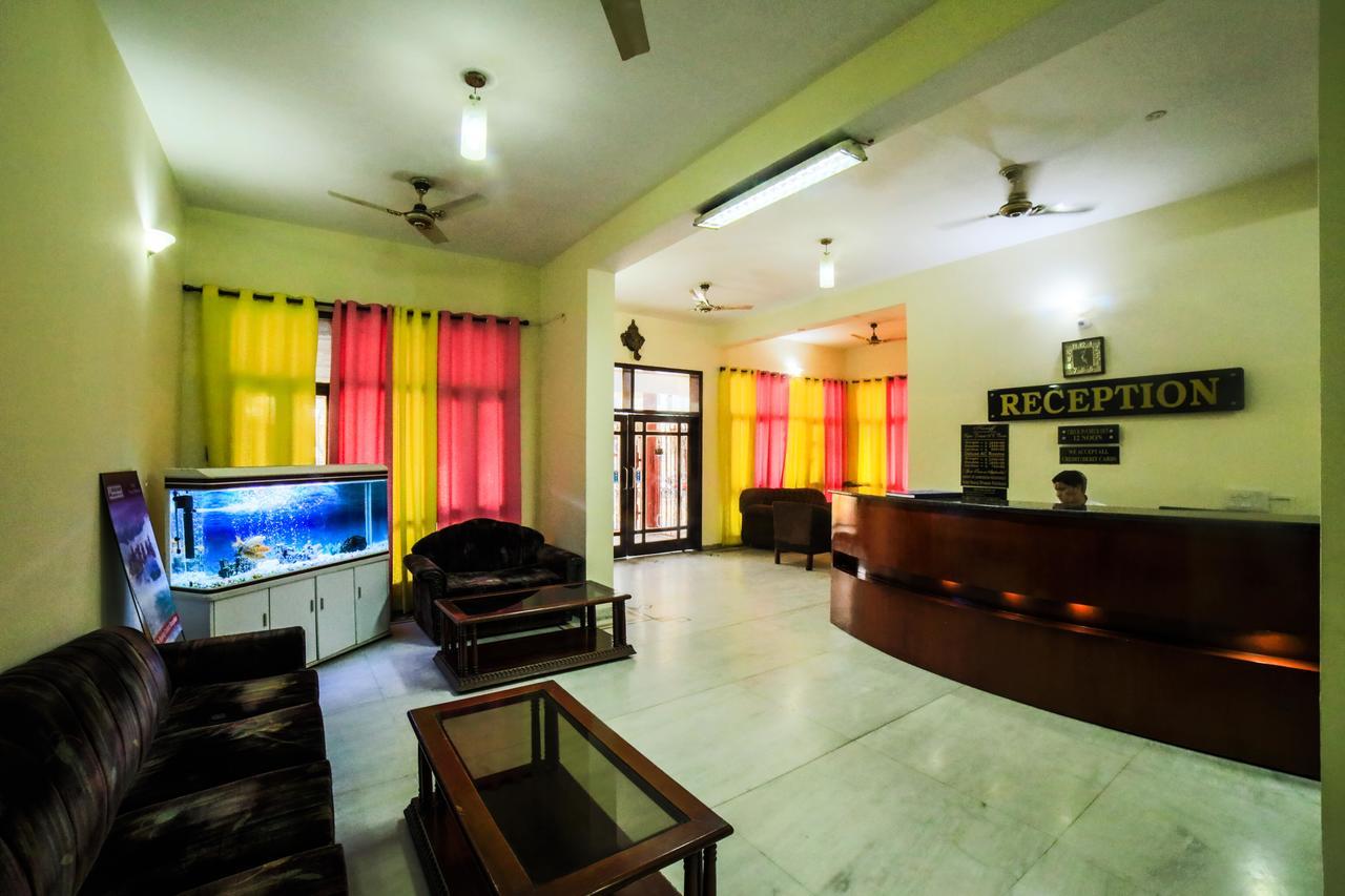 Hotel Neeraj Bhawan Rishīkesh Buitenkant foto